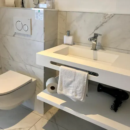Hotelya - Lille Villeneuve D'Ascq Bed & Breakfast