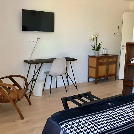 Hotelya - Lille Villeneuve D'Ascq Bed & Breakfast Villeneuve-d'Ascq