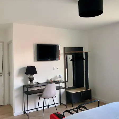 Hotelya - Lille Villeneuve D'Ascq Bed & Breakfast