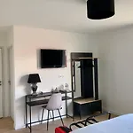 Hotelya - Lille D'ascq Bed and breakfast
