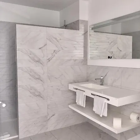 Hotelya - Lille D'ascq Bed and breakfast 4*